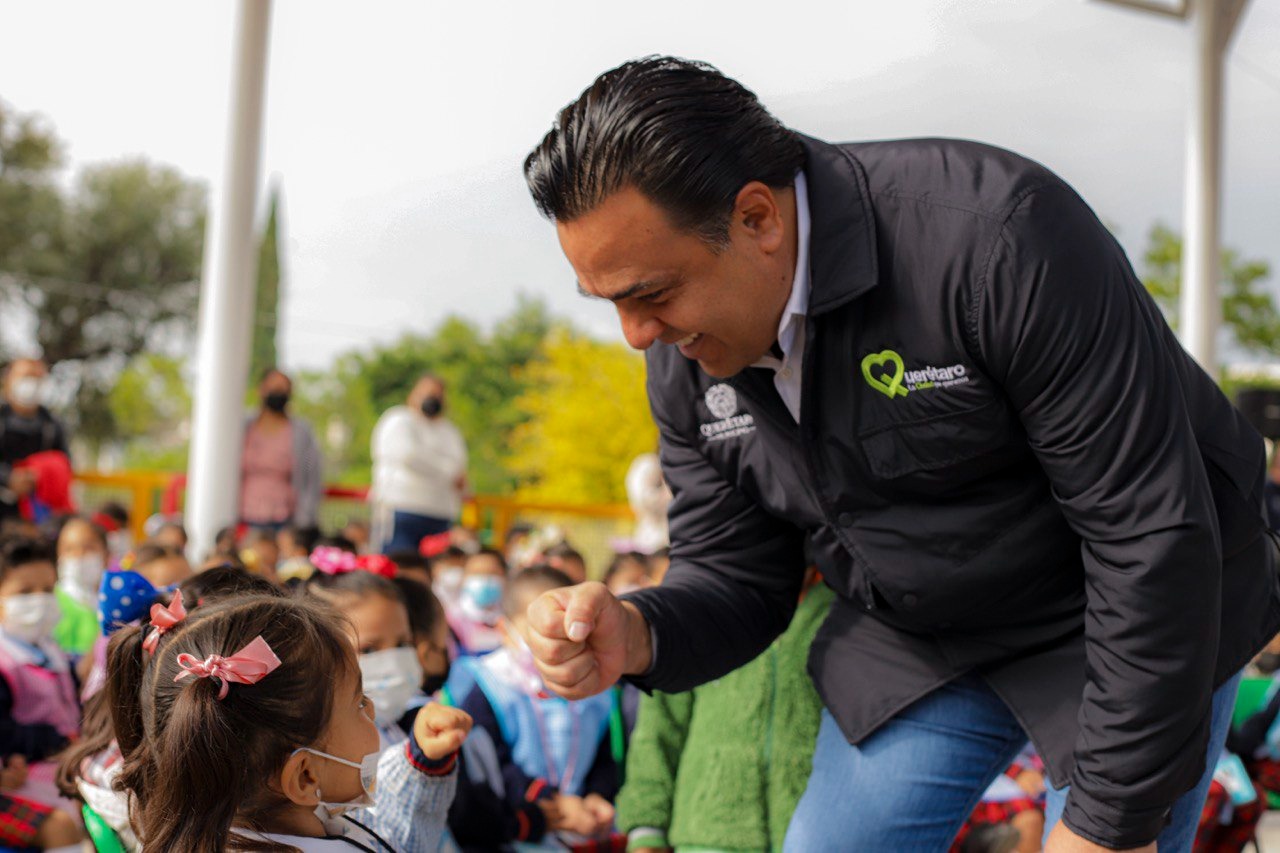 Entrega Luis Nava techumbre para el preescolar de El Nabo