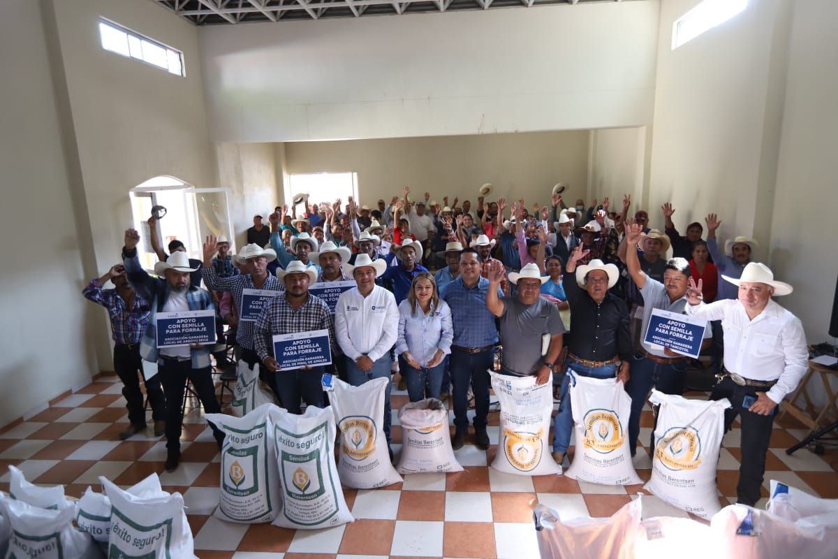Entrega SEDEA semilla para forraje a ganaderos de la Sierra