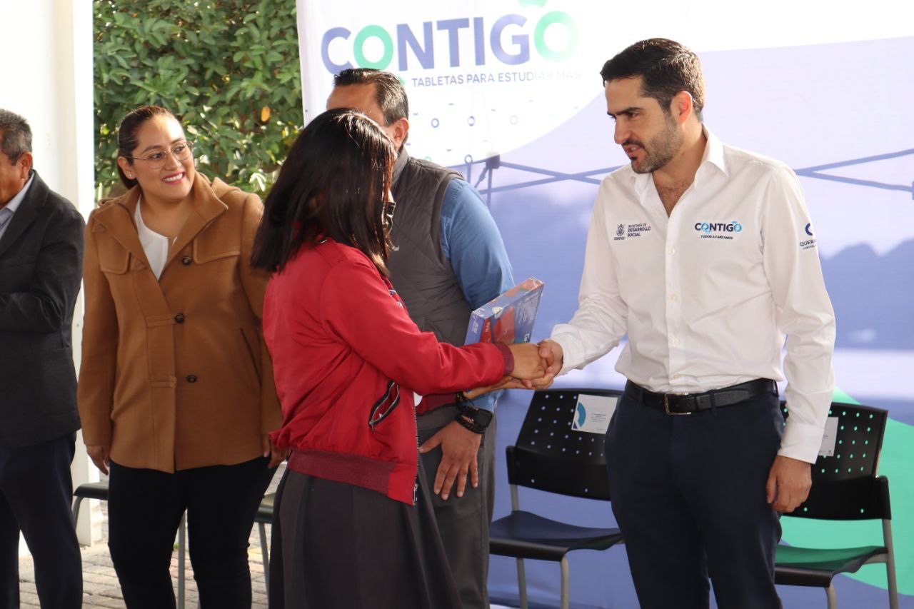 Inicia SEDESOQ entrega de tabletas