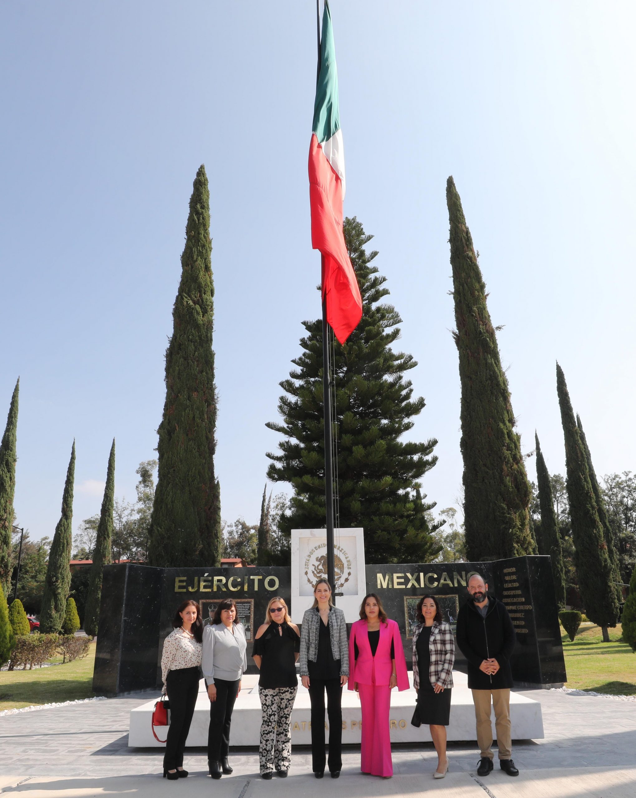 Asiste Car Herrera de Kuri a la presentación del Voluntariado de la Zona Militar