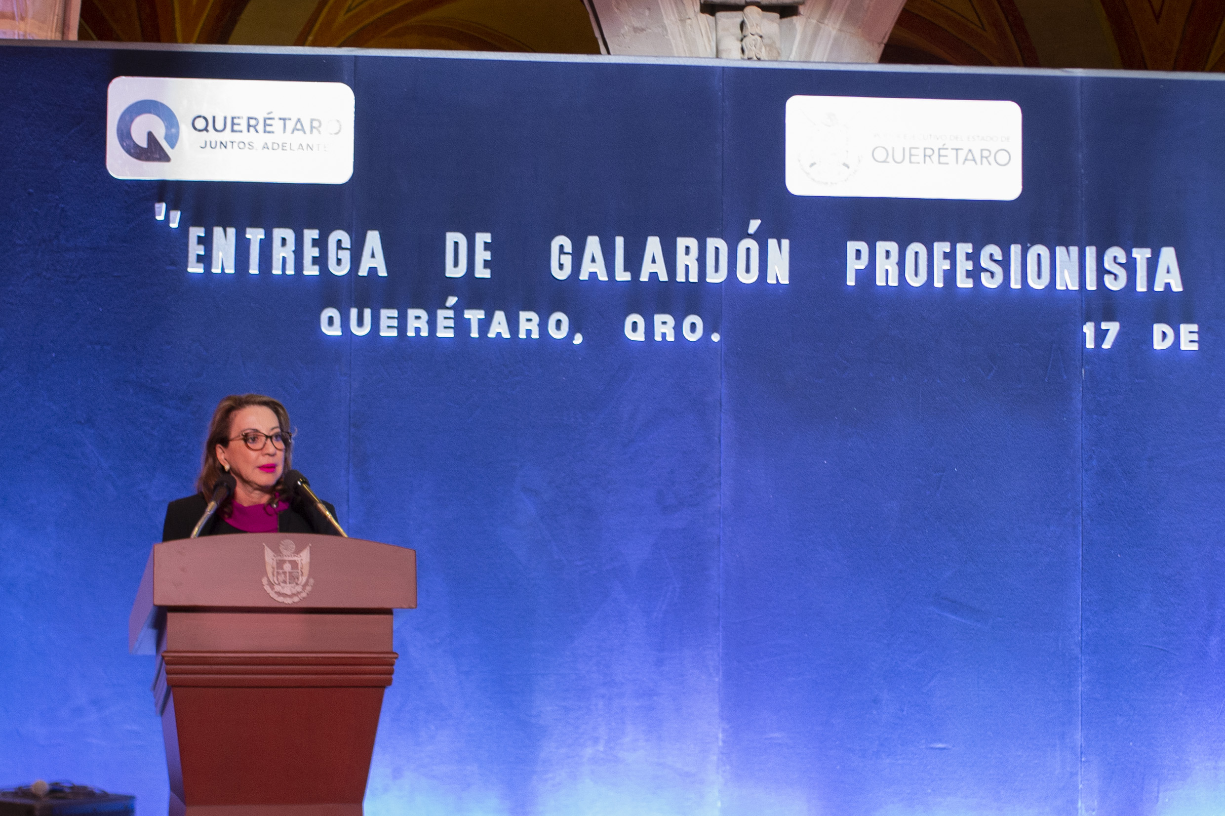 Encabeza Guadalupe Murguía entrega de galardones a profesionistas destacados
