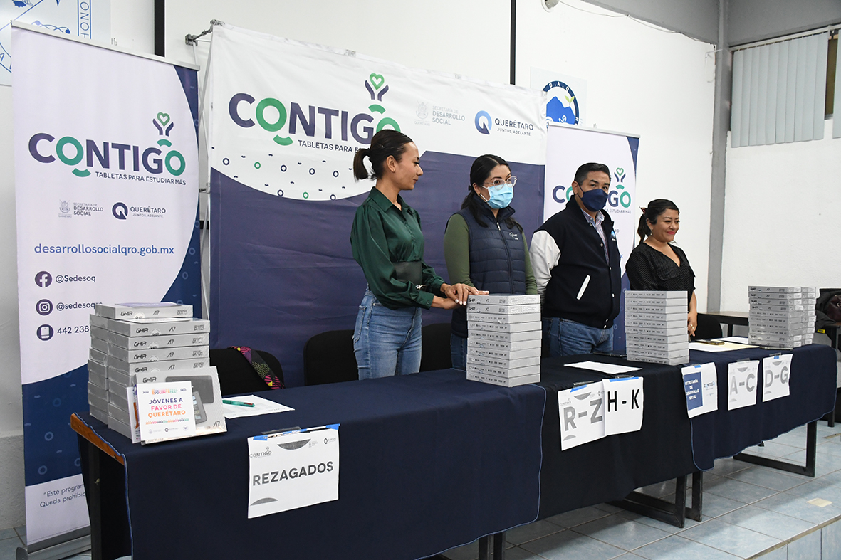 Se Entregaron 162 Tabletas Electrónicas a Estudiantes Jalpenses