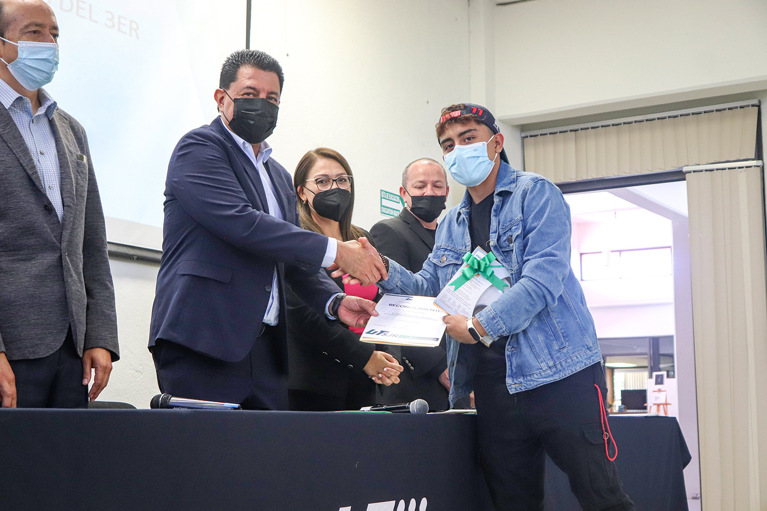 Premia UTSJR a ganadores del concurso de Ciencias Básicas