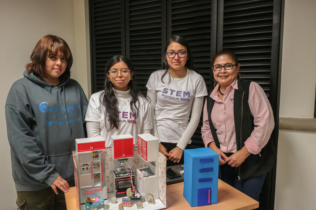 Realiza UPQ Estancias de Investigación STEM con alumnas de bachillerato