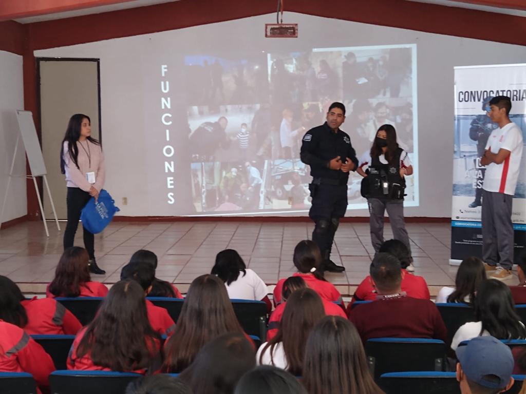 Estudiantes del COBAQ y UNIQ interesados en ser parte de la Policía