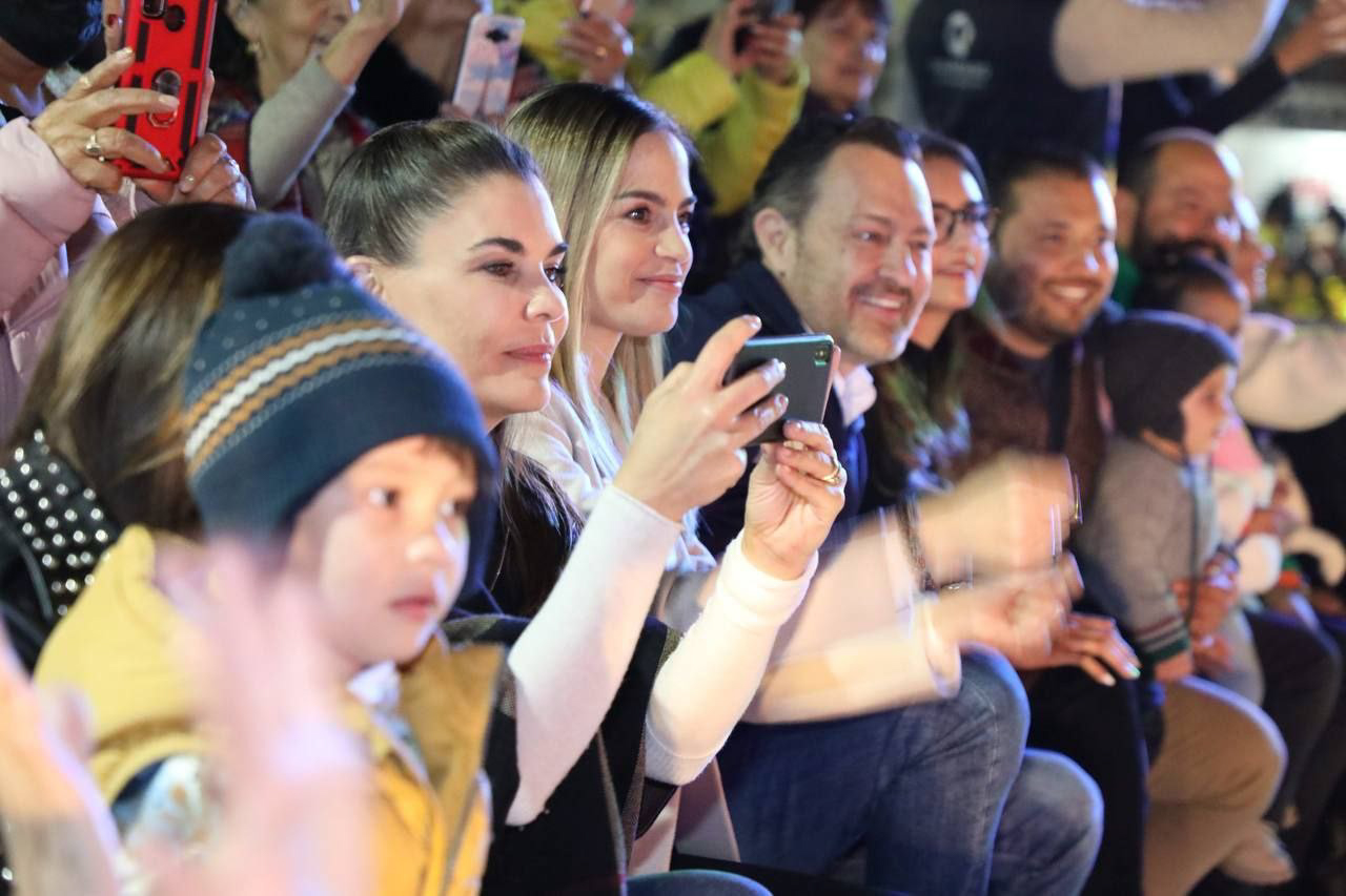 Car Herrera y Mauricio Kuri viven el Festival Alegría 2022 en Ezequiel Montes