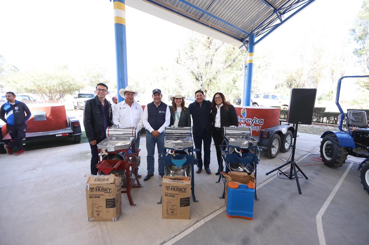 Entrega SEDEA apoyos del Programa Municipalizado en Cadereyta de Montes