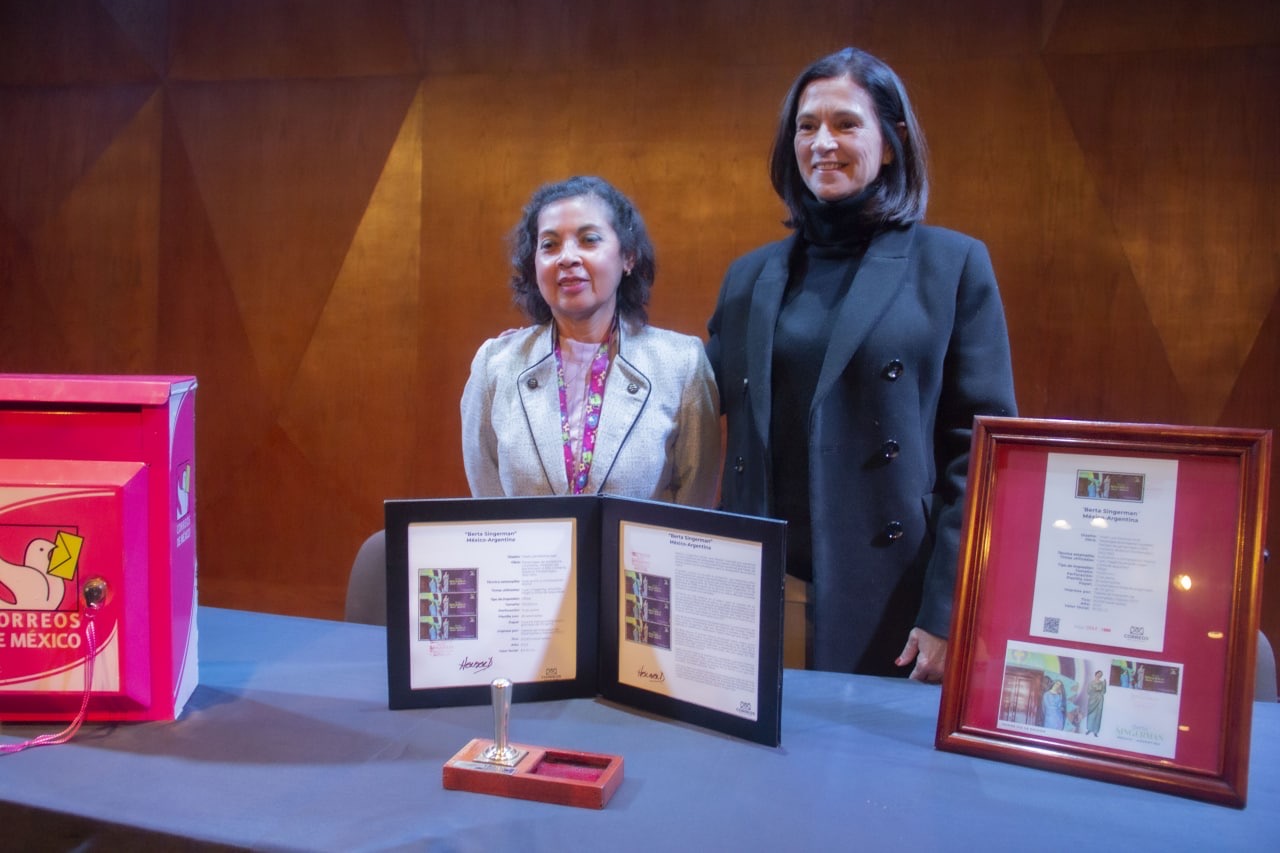 Cancela titular de SECULT estampilla conmemorativa por el natalicio de Berta Singerman