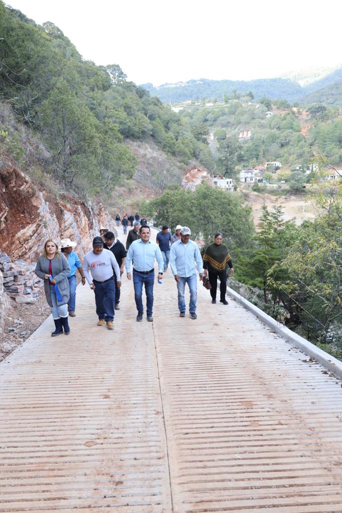 En Derramadero de Bucareli el Barrio La Loma se beneficia con Rehabilitación de Calle.