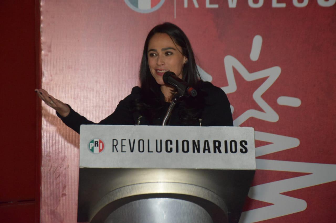 Dejar de lado intereses personales y  trabajar por Querétaro y por México: Abigail Arredondo