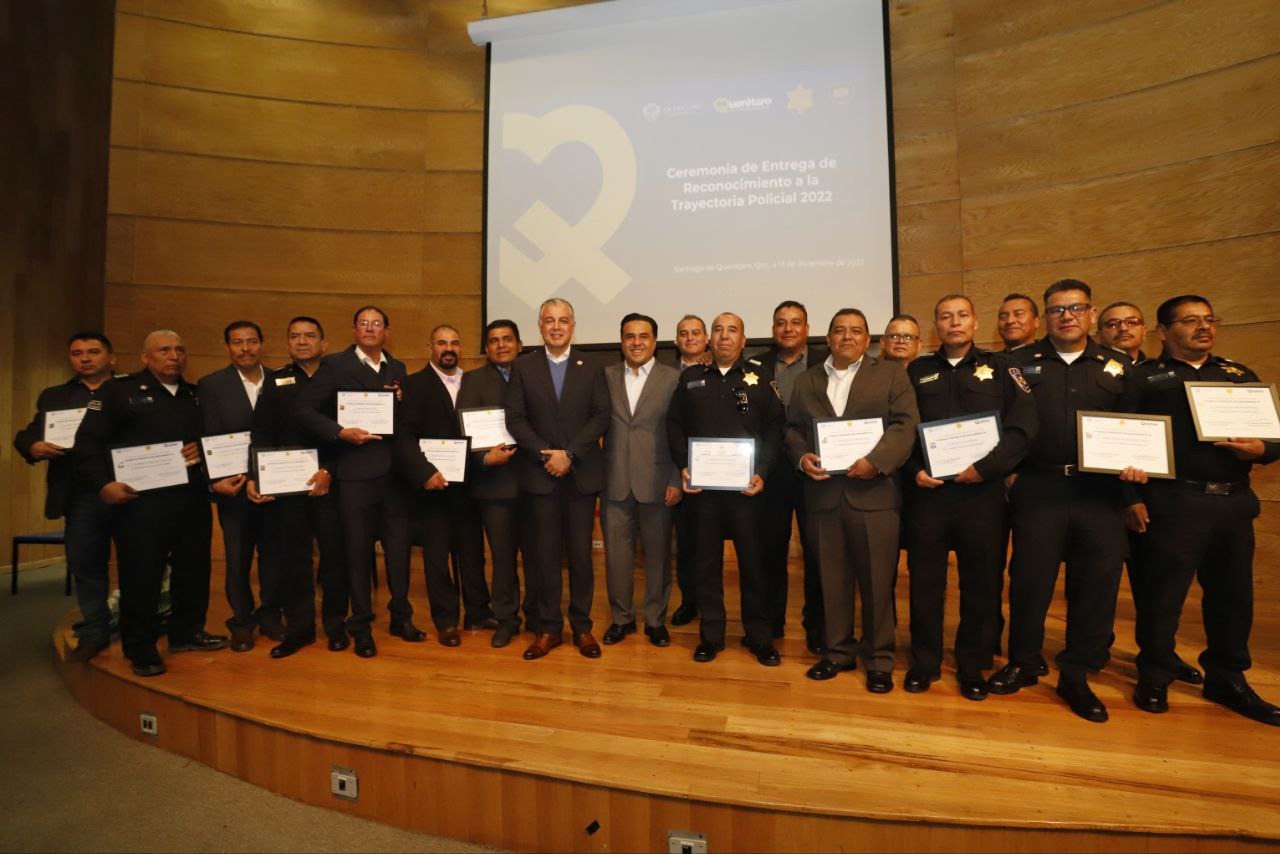 Entrega Luis Nava 27 reconocimientos a la Trayectoria Policial 2022