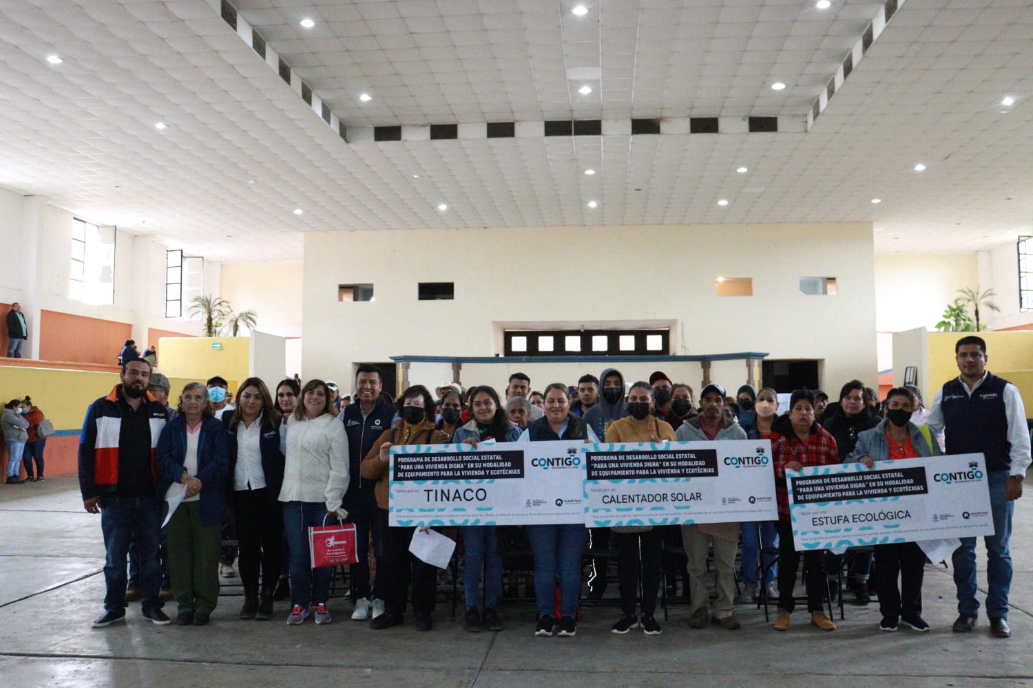 La Alcaldesa Marina Ponce entrega apoyos del Programa Vivienda Digna
