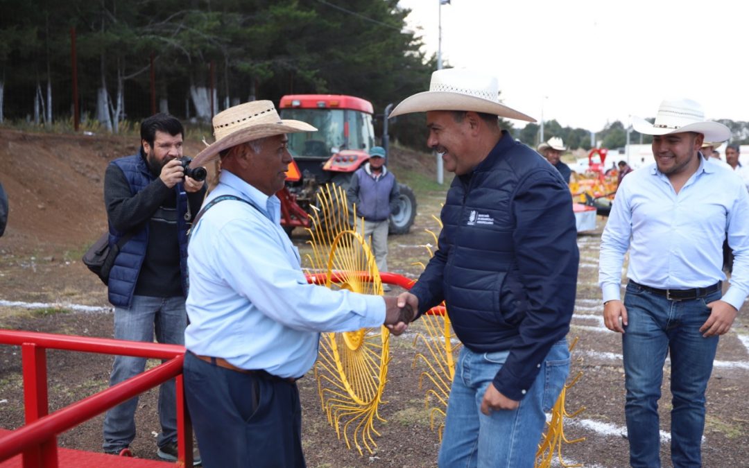 Entrega SEDEA apoyos en Amealco de Bonfil