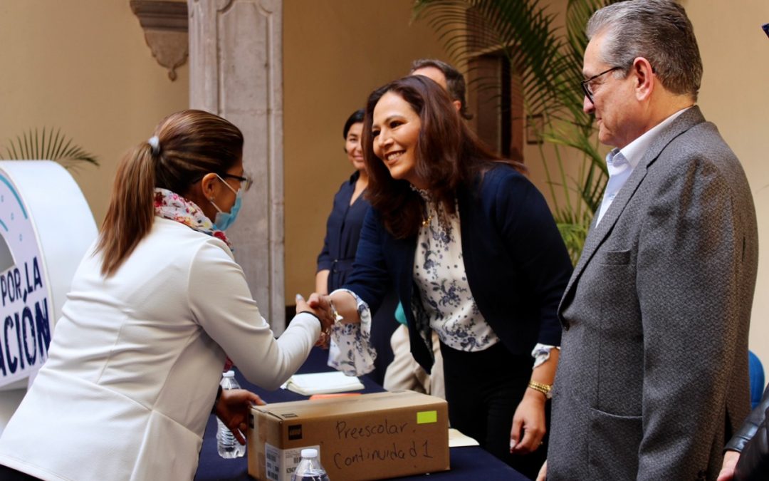 Entrega SEDEQ equipamiento en robótica a escuelas de Querétaro