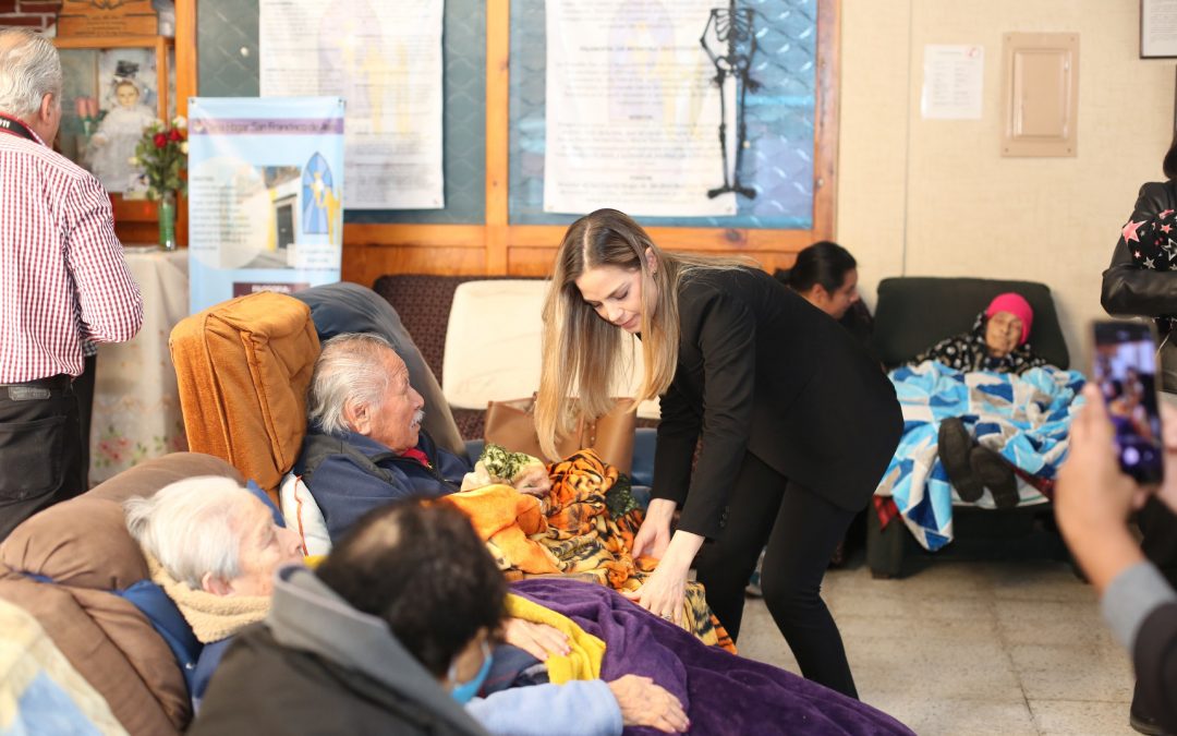 Continúa SEDIF entrega de cobijas a familias vulnerables al frío