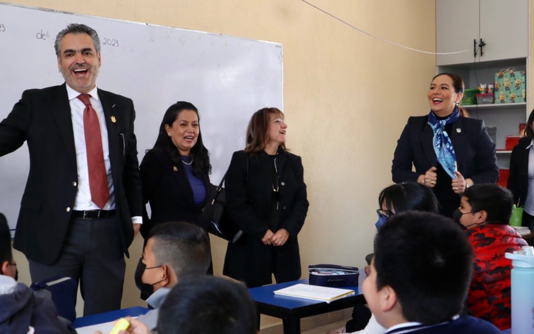 Entrega Oficial Mayor infraestructura educativa