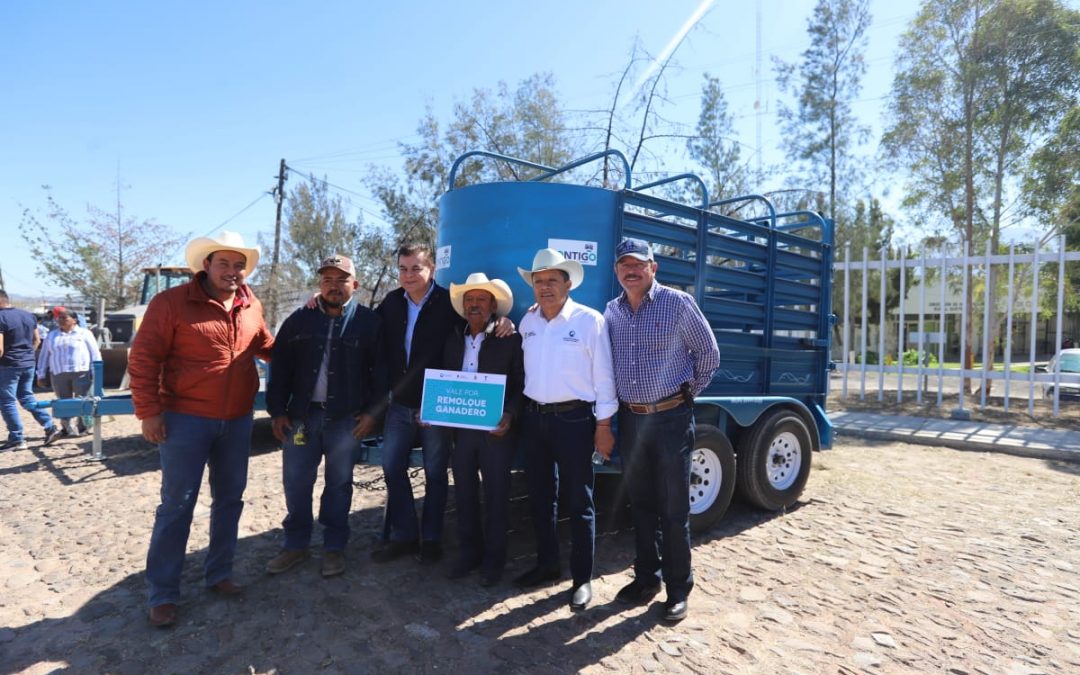 Entrega SEDEA apoyos en Tequisquiapan