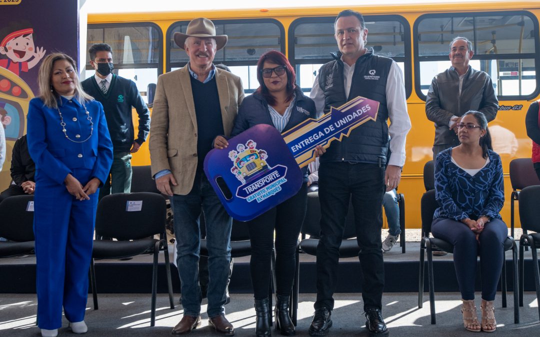 Entregan Enrique Vega y Mauricio Kuri, 20 camiones para el Programa de Transporte Gratuito Municipal en El Marqués.