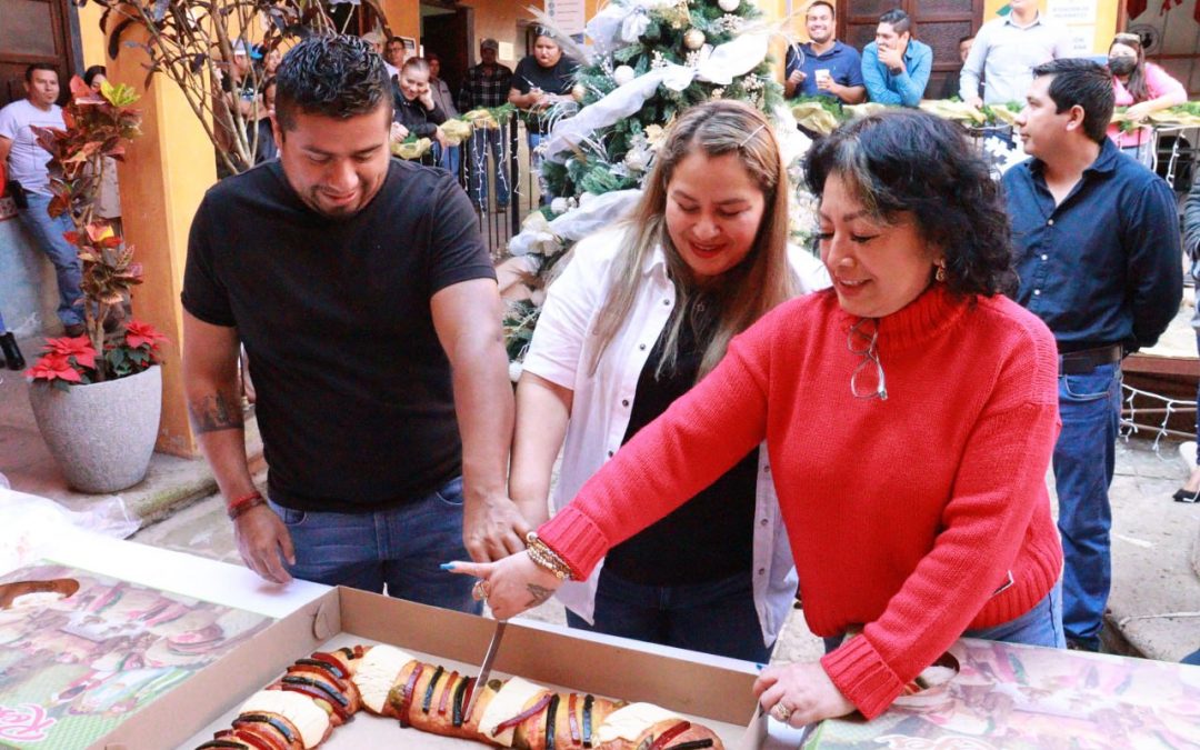 Comparten rosca de reyes en la presidencia de Landa