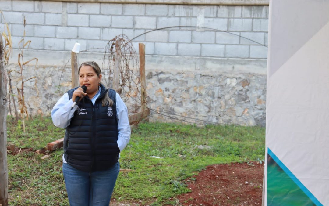 Marina Ponce rehabilita dispensario médico de Pinalito de la Cruz.