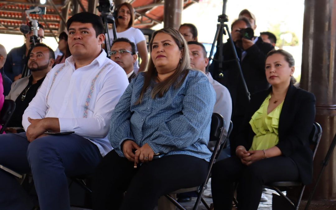 Marina Ponce asiste a la sesión de pleno de la LX Legislatura.