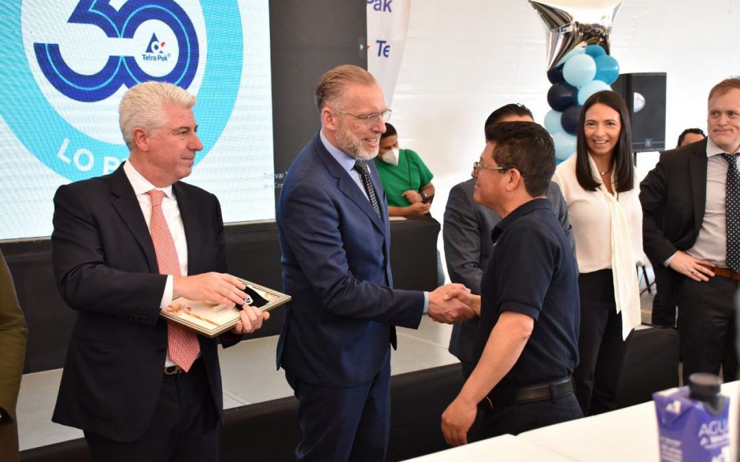 Titular de SEDESU reconoce compromiso de Tetra Pak