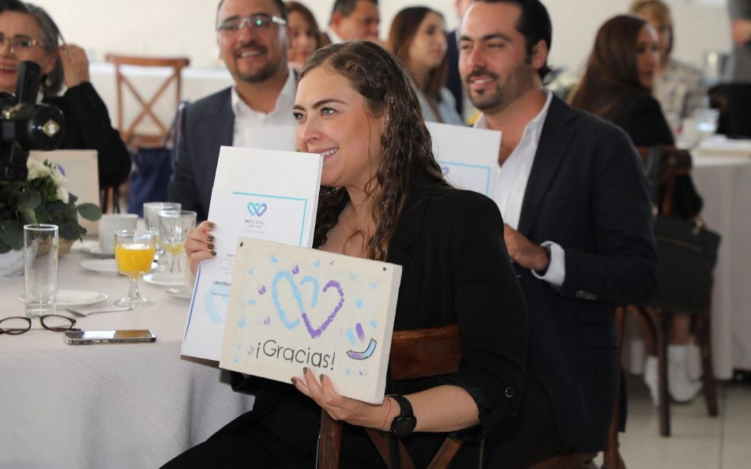 Reconoce DIF Estatal a empresarios por su labor altruista