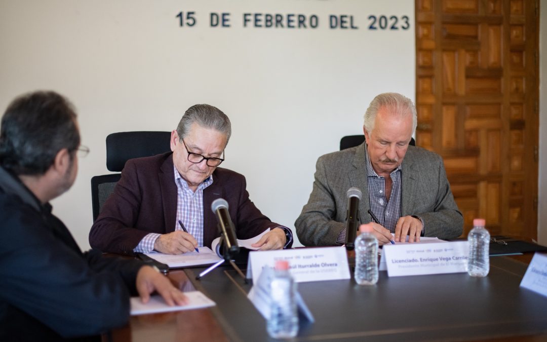 Enrique Vega y Raúl Iturralde firman convenio de colaboración para prevenir conductas de riesgo en escuelas de nivel básico, en El Marqués