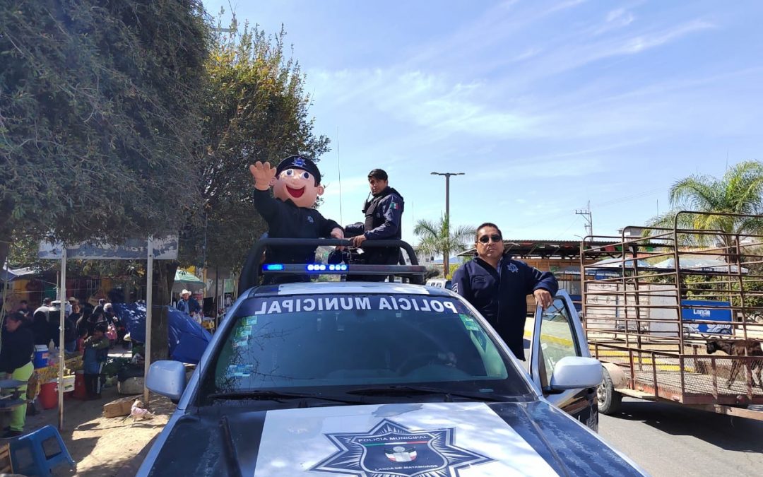 El equipo de Proximidad Social de Landa brinda recomendaciones a conductores en La Lagunita #PrevenirPorLanda