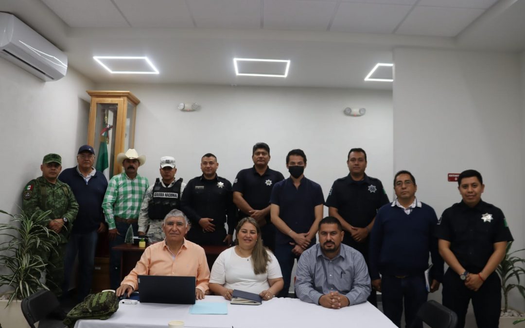 Marina Ponce encabeza reunión de seguridad en Landa.