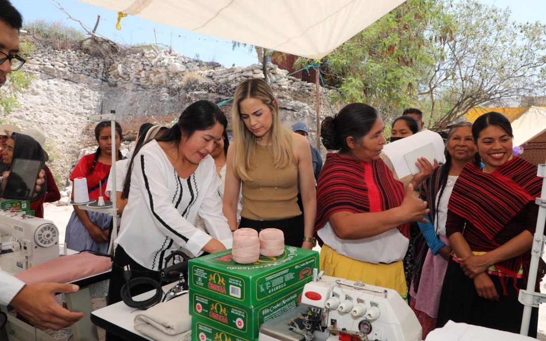 SEDIF y Casa Queretana de las Artesanías entregan herramientas de trabajo a mujeres de Tolimán