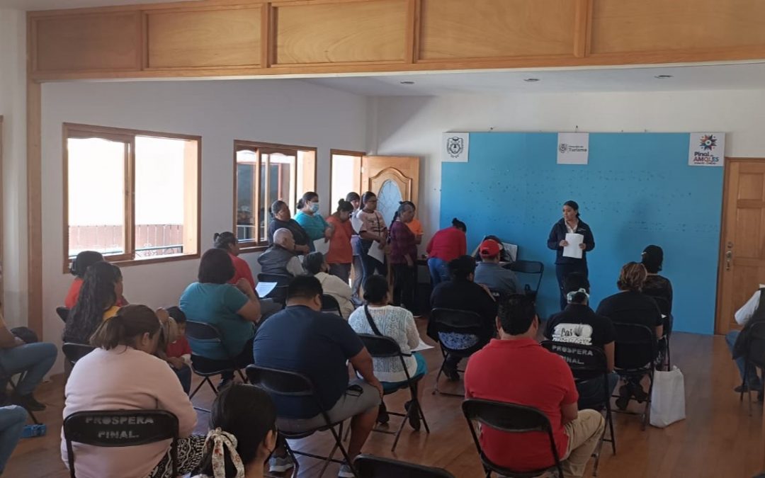 Capacita SESA a manejadores de alimentos de la Feria Pinal de Amoles
