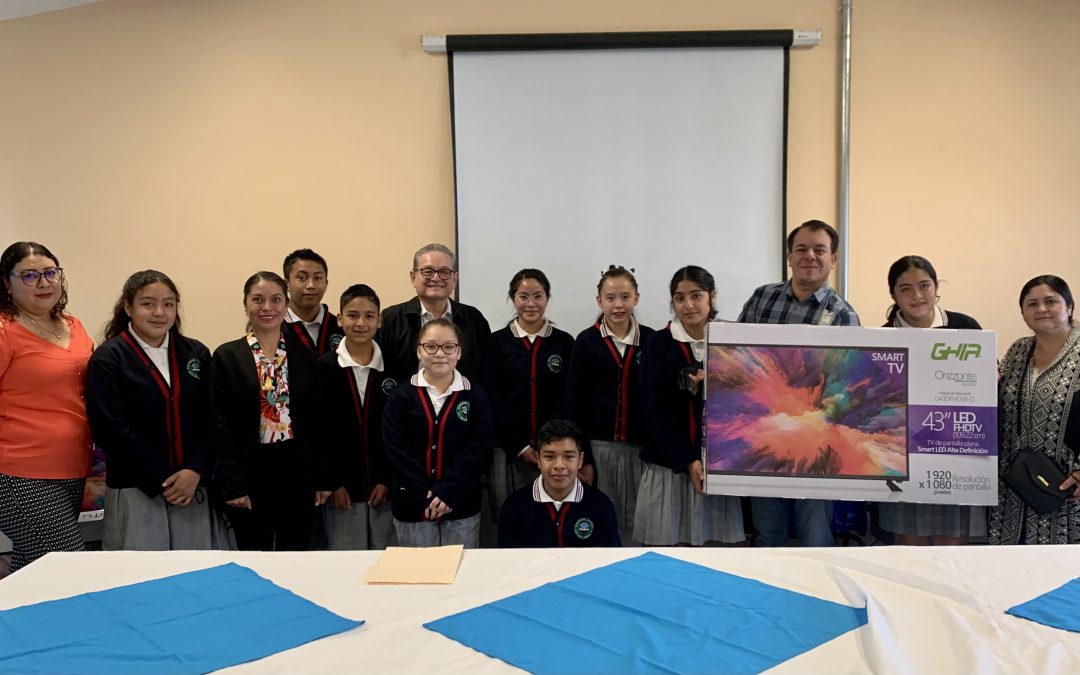 Entrega USEBEQ equipos de cómputo en telesecundaria de El Marqués
