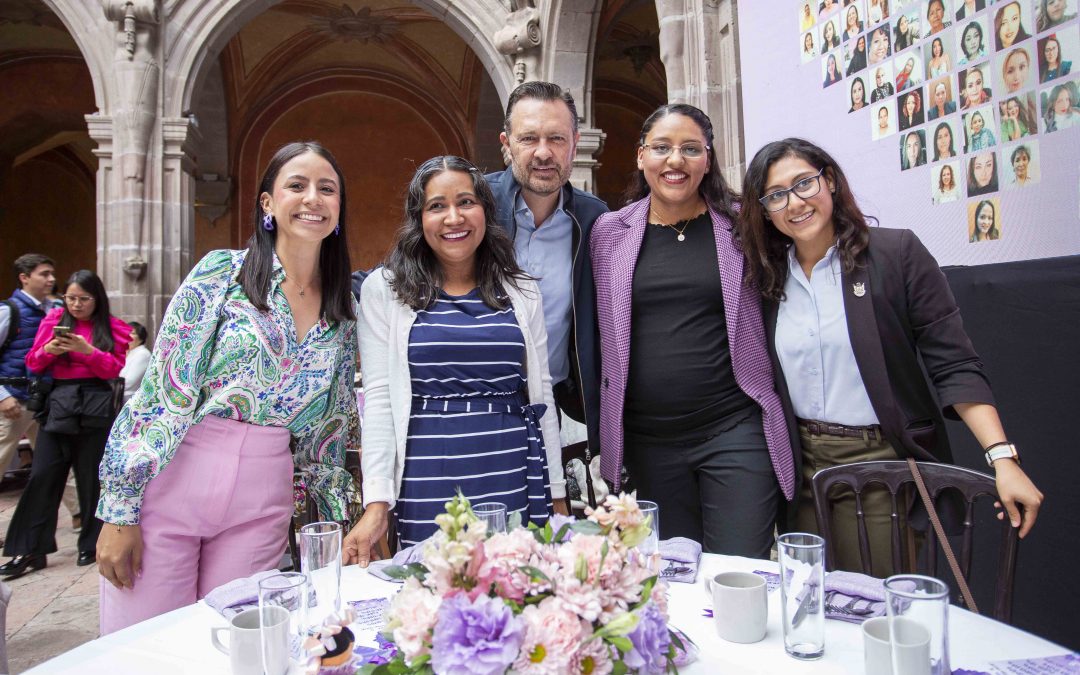 Reconoce Gobernador importancia de las mujeres en su administración
