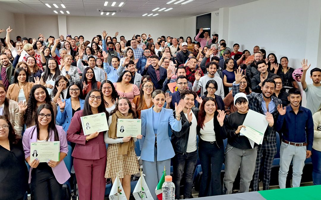 Entrega UTC títulos a egresados