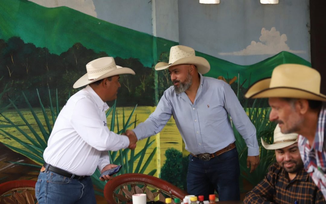 Titular de la SEDEA se reúne con ganaderos de la Sierra