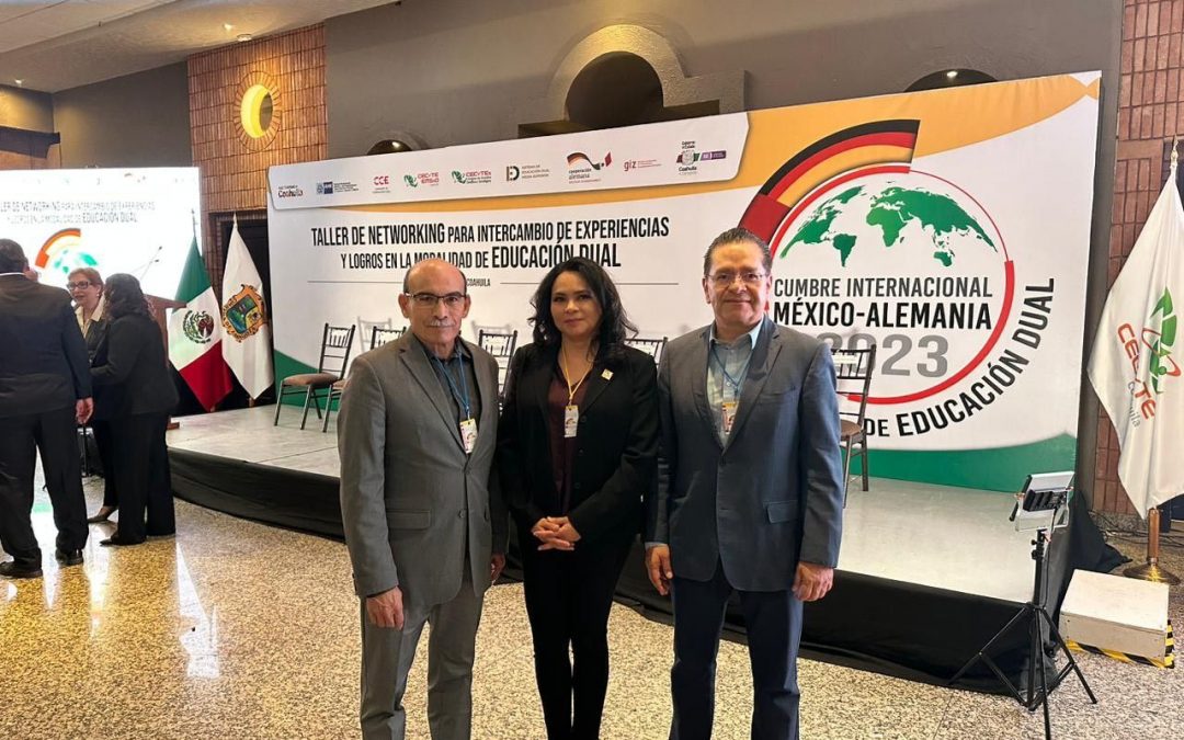 Destaca CECyTEQ educación dual en Cumbre Internacional