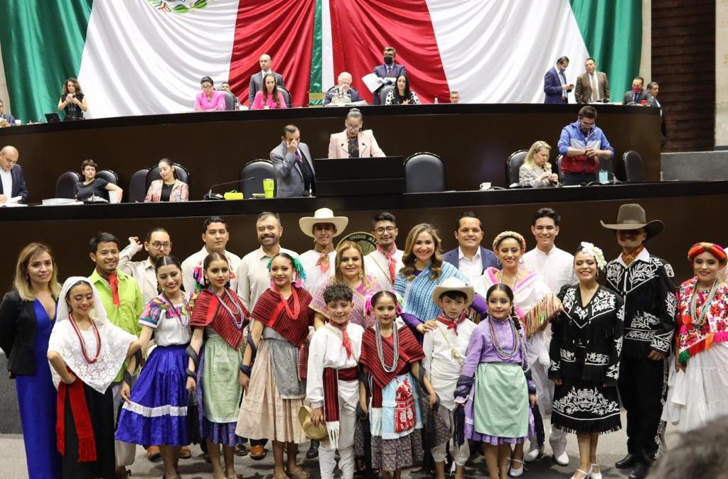Lleva Lupita Ramírez XXXII CNBH de Pinal de Amoles al Congreso de la Unión.