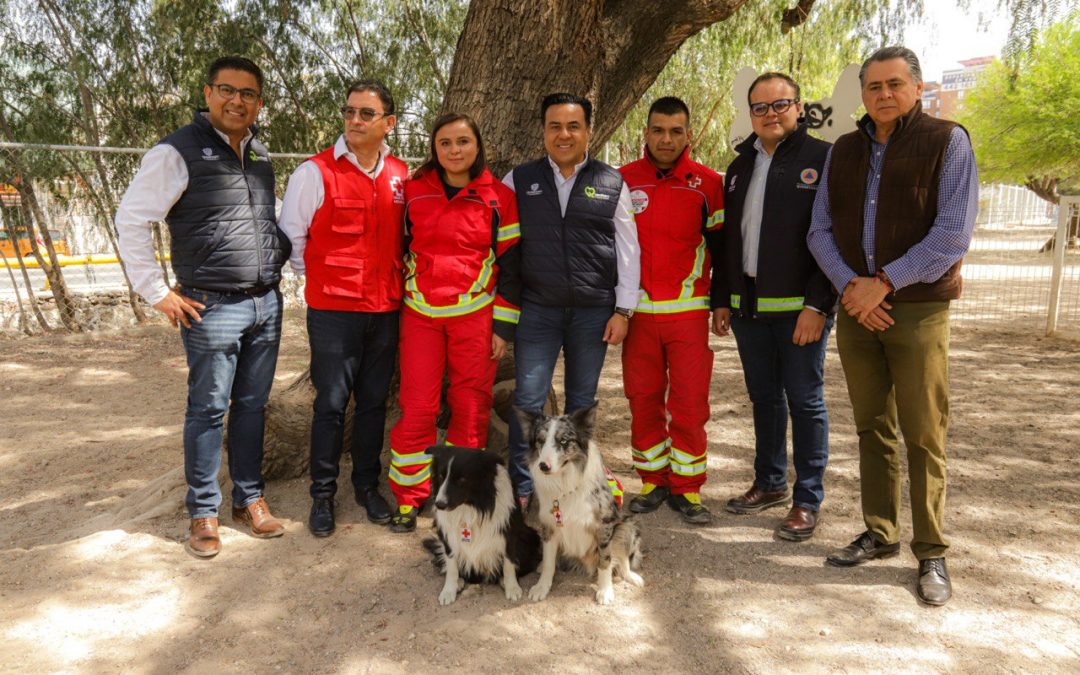 Reconoce Luis Nava a rescatistas de la Cruz Roja que acudieron a Turquía