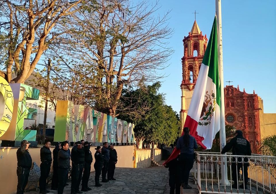 En Landa rinden honores al Benemérito de las Américas.