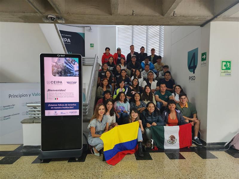 Jóvenes queretanos realizan voluntariado en Colombia