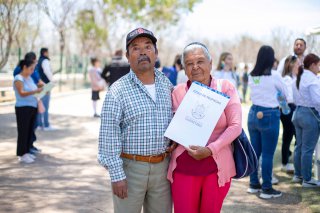 Brinda Gobierno certeza jurídica a más de 700 familias queretanas