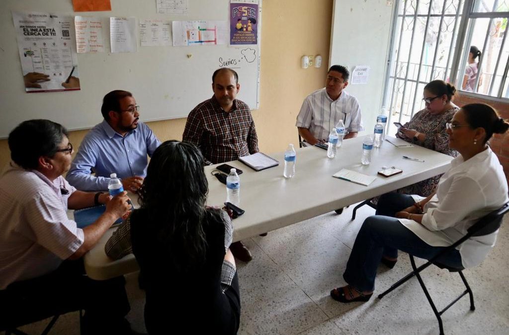 Invita Secretaria de Educación a normalistas serranos a asumir los retos en la materia