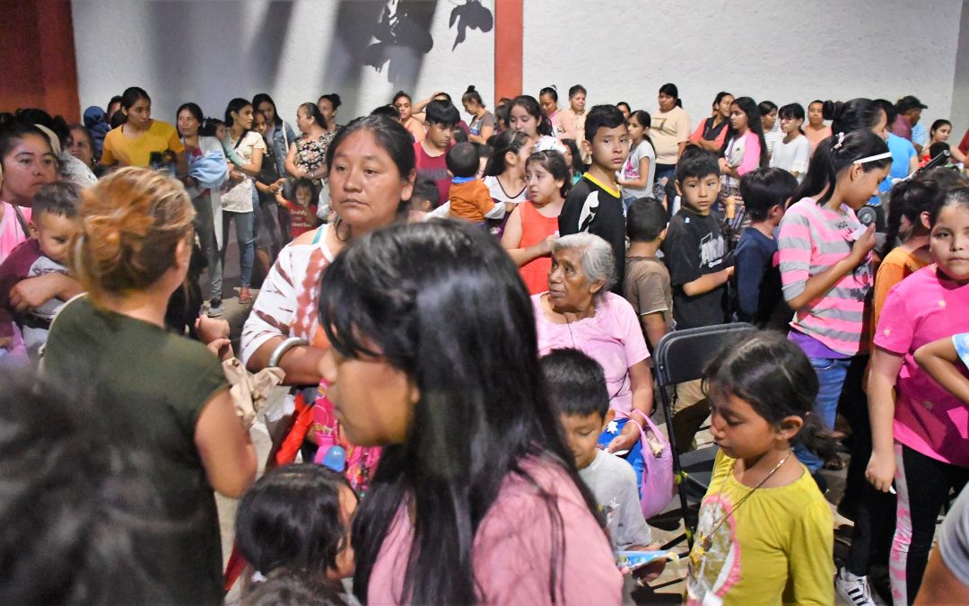 El Presidente Municipal Efraín Muñoz Cosme, encabezo el festejo de la niñez y de la madre