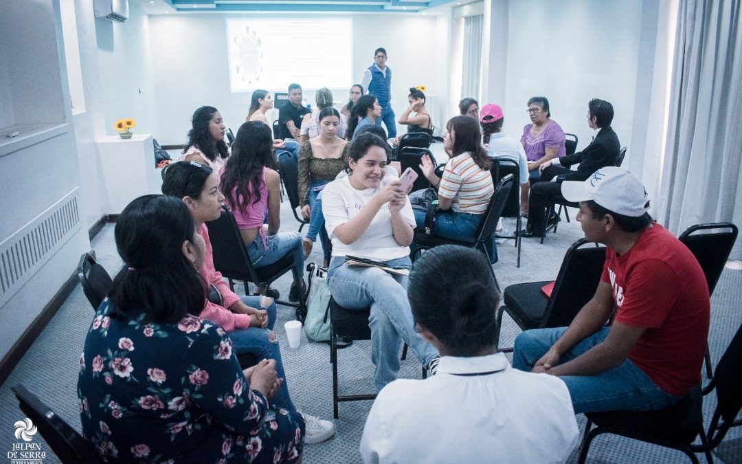 Capacita SECTUR a prestadores de servicios de Jalpan y Tilaco