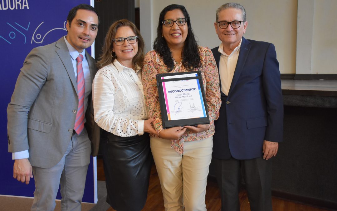 Reconocen a educadoras como pilares de la transformación social en Querétaro
