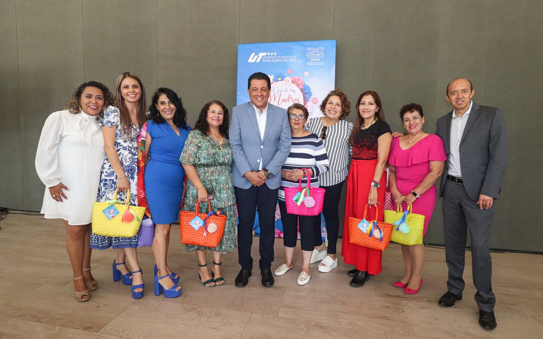 Son las mamás pilar de una sociedad sana: Fernando Ferrusca