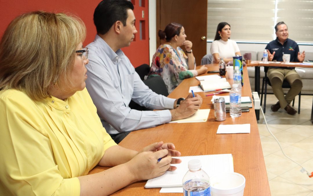 Capacitan a directivos de CECyTEQ en temas de Acoso y Hostigamiento