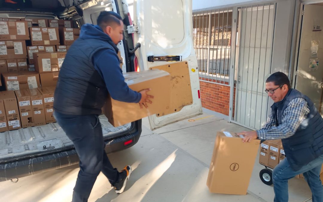 Invierte CECyTEQ 2.6 MDP en equipo de cómputo para planteles