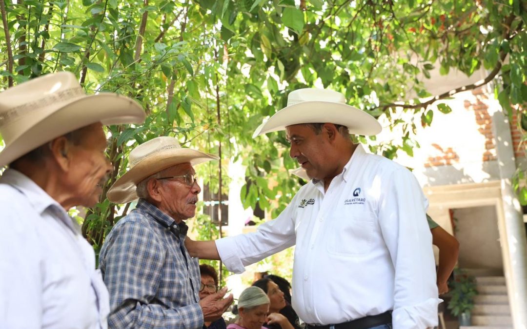 Supervisa titular de SEDEA actividad acuícola y de siembra en Adjuntas de Higueras en Peñamiller